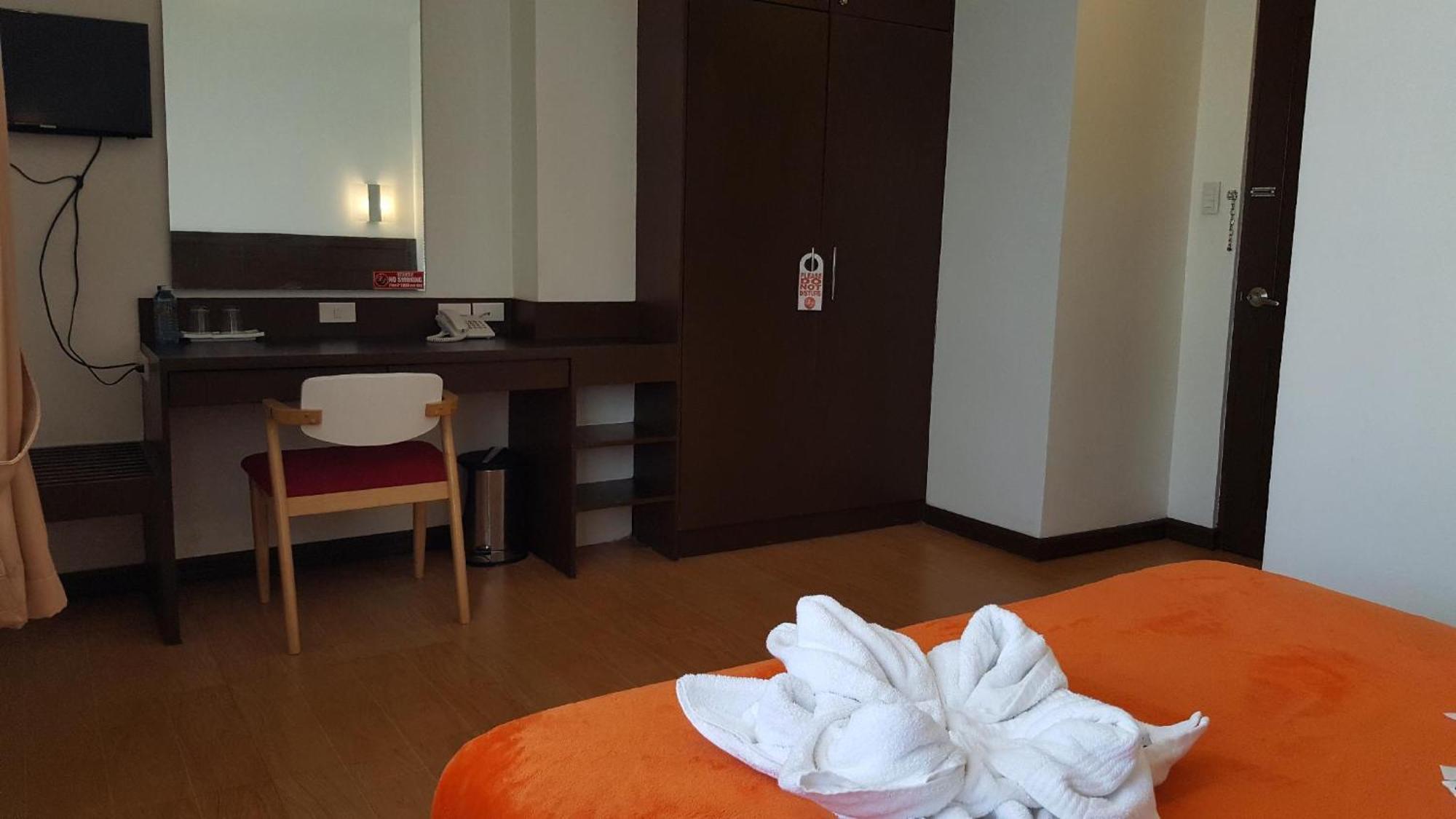 Pearli View Hotel Iloilo Powered By Cocotel Phòng bức ảnh