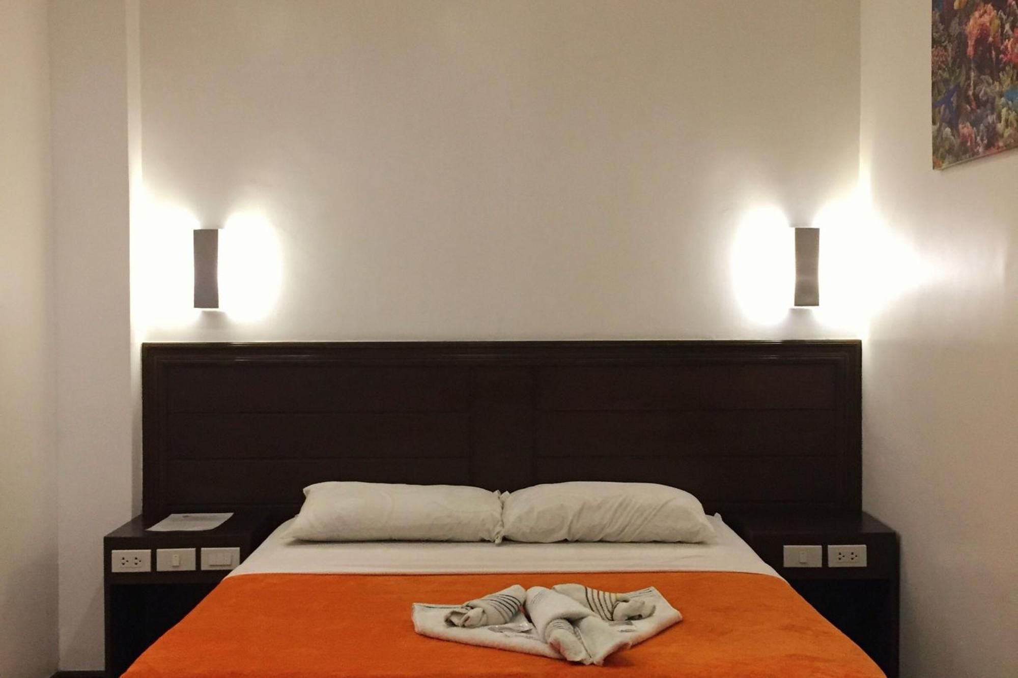 Pearli View Hotel Iloilo Powered By Cocotel Phòng bức ảnh