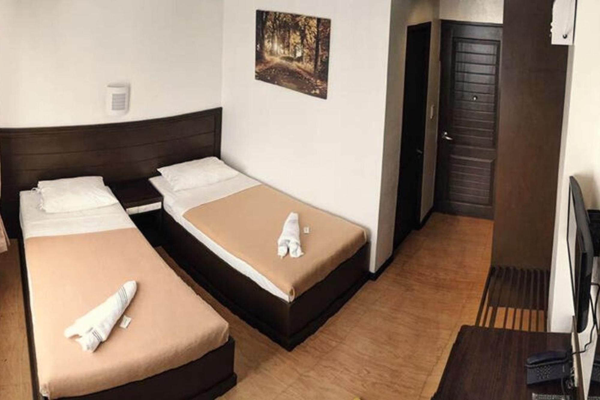 Pearli View Hotel Iloilo Powered By Cocotel Phòng bức ảnh